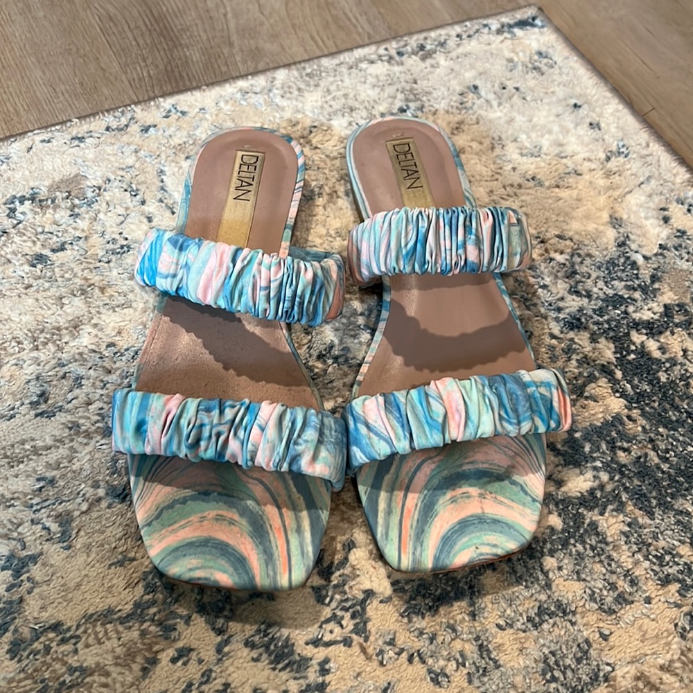 ‼️SOLD‼️Deltan Sandals